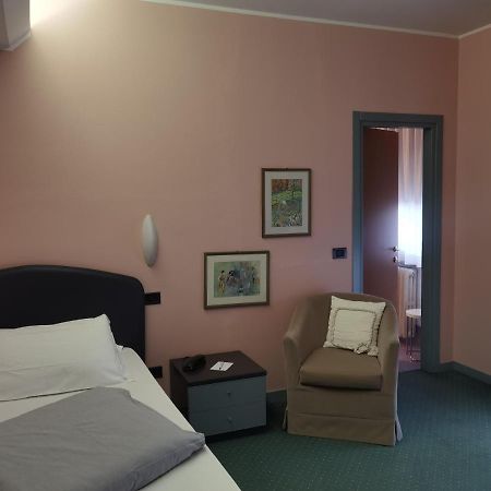 Hotel Vittoria Sondrio Luaran gambar