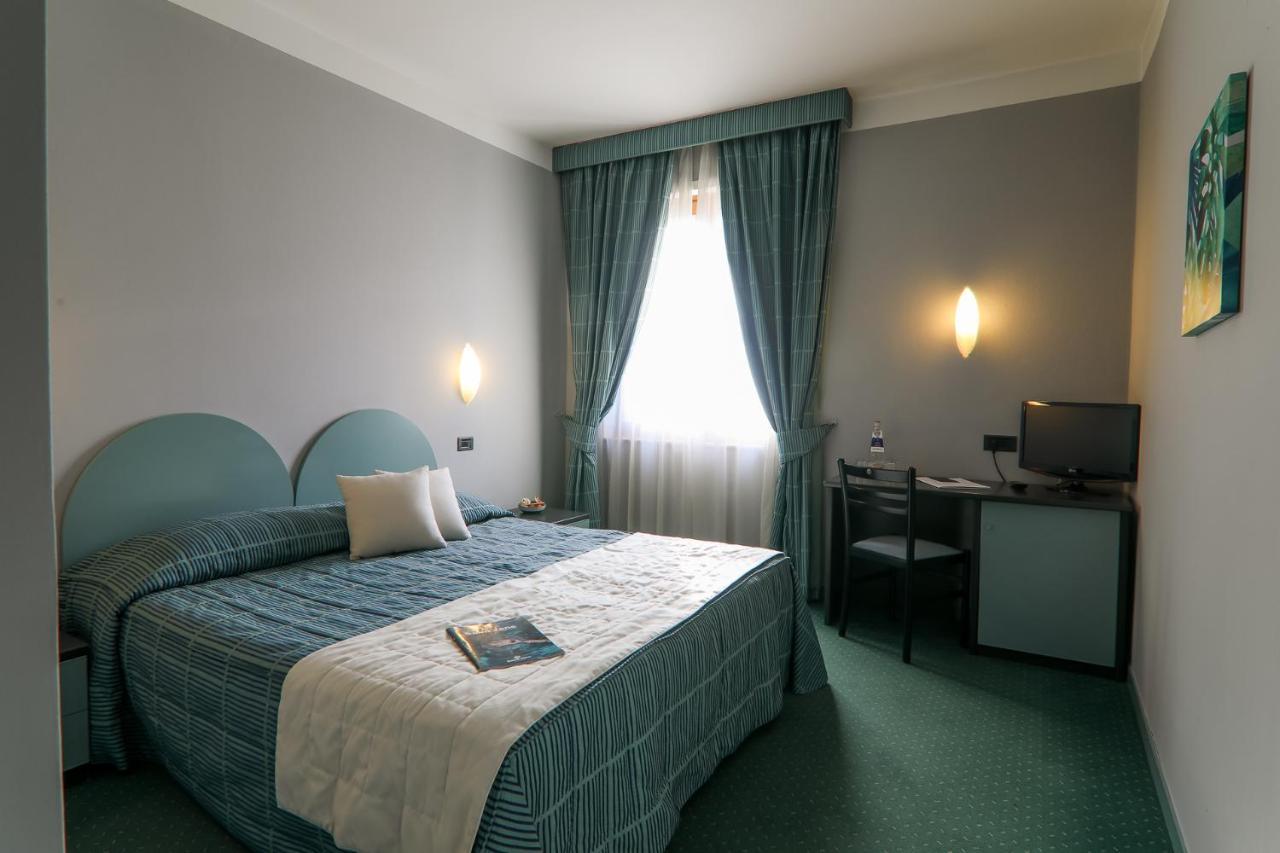 Hotel Vittoria Sondrio Luaran gambar