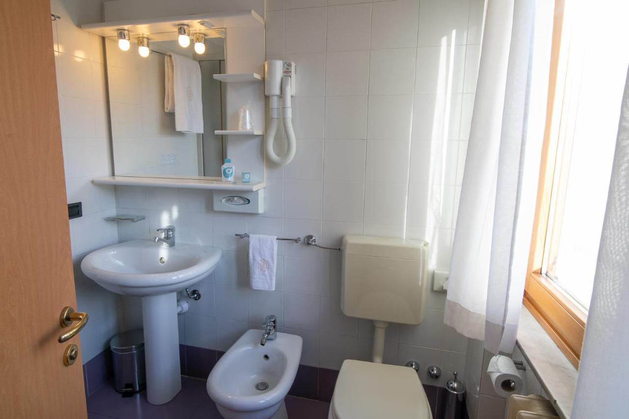Hotel Vittoria Sondrio Luaran gambar