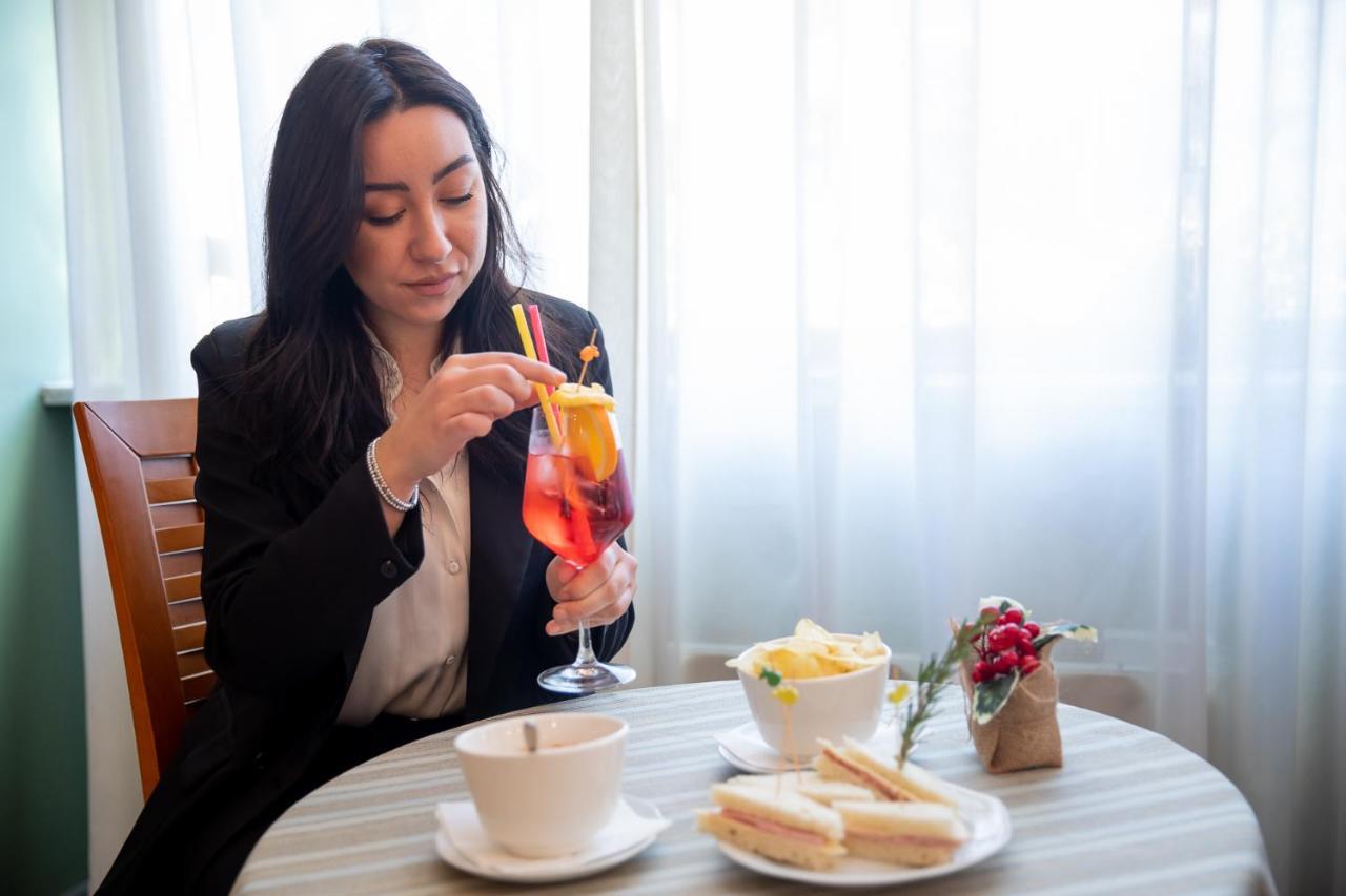 Hotel Vittoria Sondrio Luaran gambar