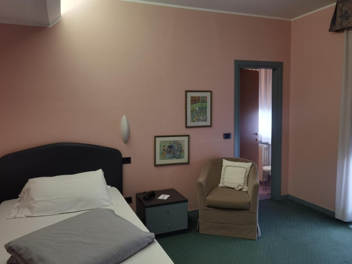 Hotel Vittoria Sondrio Luaran gambar