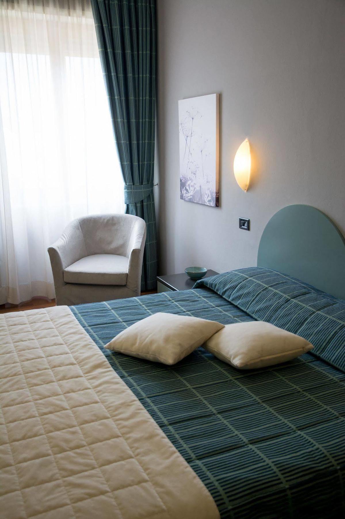 Hotel Vittoria Sondrio Luaran gambar